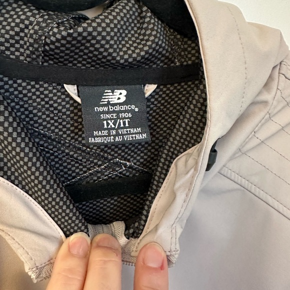 New Balance Hooded Jacket - Picture 2 of 4